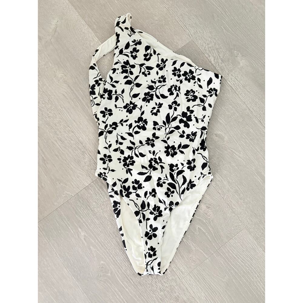 Lovers + Friends Dori One Shoulder One Piece Swimsuit XS White Black Blooms - Picture 2 of 7
